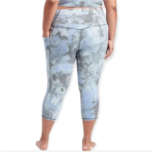 ATHLETA Salutation Stash Pocket II Capri - Picture 2 of 9